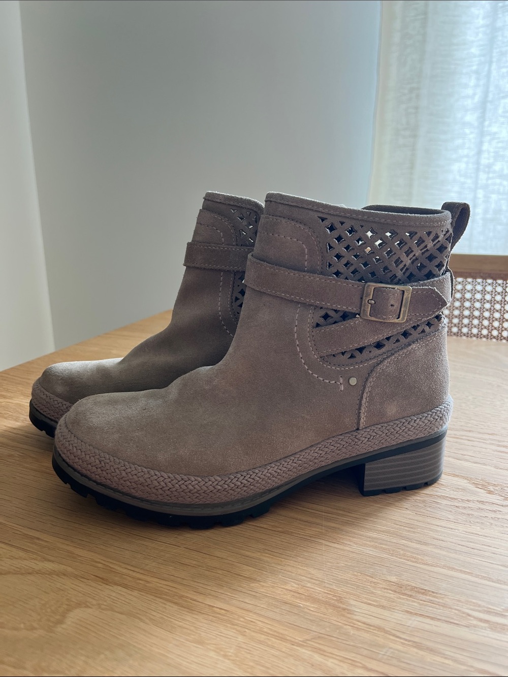 Muck Women's Liberty Leather Ankle Boot
